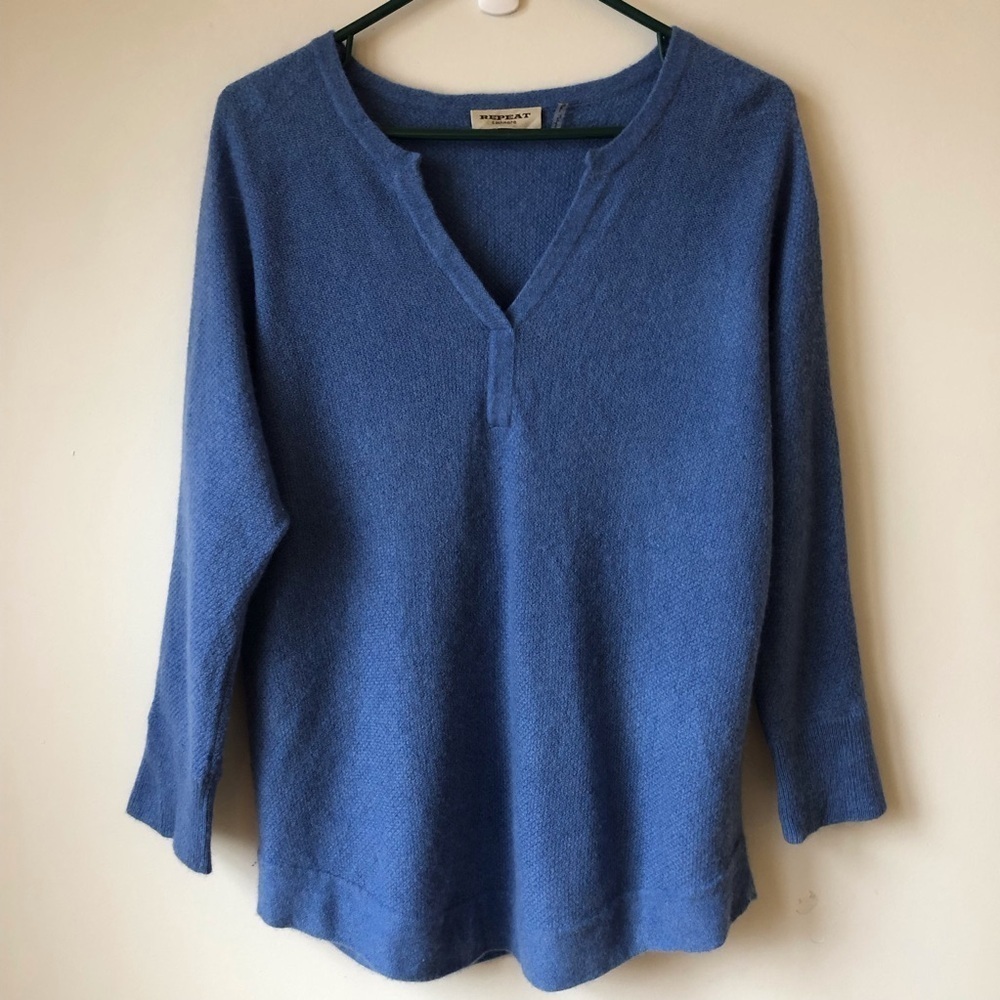 Cashmere pullover sweater with split neck curved hem textured knit loose fit M